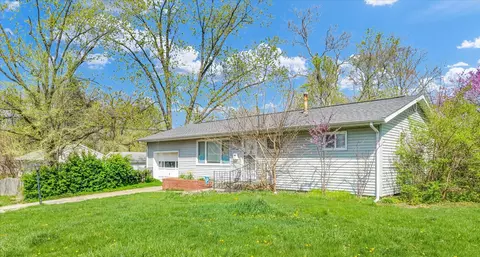 1204 E Fairlawn Dr, Urbana, IL 61801