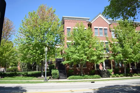 133 S Grove Ave, Elgin, IL 60120