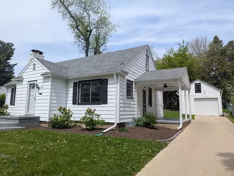1338 W American St, Freeport, IL 61032