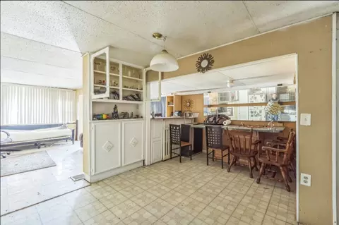 851 Mackey Ln, Elgin, IL 60120 photo 7