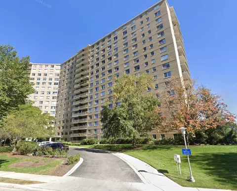 7033 N Kedzie Ave #904, Chicago, IL 60645