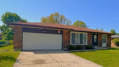 Exterior - 902 School Ave, Matteson, IL 60443 photo 2 of 4