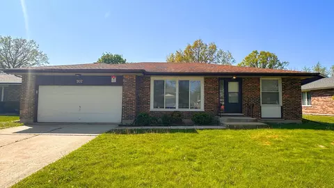 902 School Ave, Matteson, IL 60443