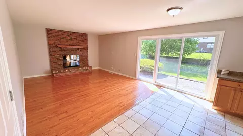 Living - 902 School Ave, Matteson, IL 60443 photo 3 of 3