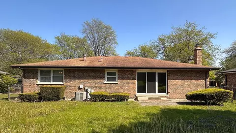 Exterior - 902 School Ave, Matteson, IL 60443 photo 4 of 4