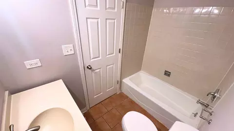 Bath - 902 School Ave, Matteson, IL 60443 photo 1 of 2