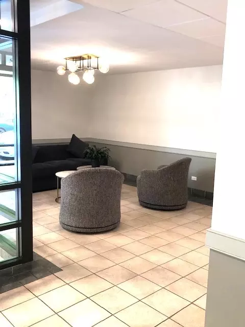Living - 811 S Lytle St #101, Chicago, IL 60607 photo 1 of 5