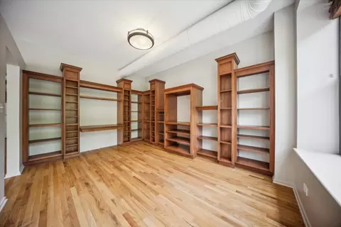 Living - 811 S Lytle St #101, Chicago, IL 60607 photo 5 of 5