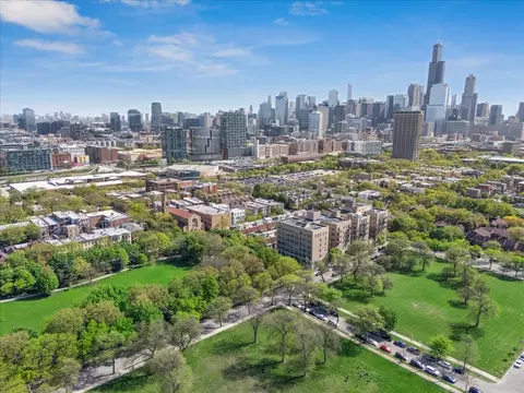 View/Area - 811 S Lytle St #101, Chicago, IL 60607 photo 2 of 3