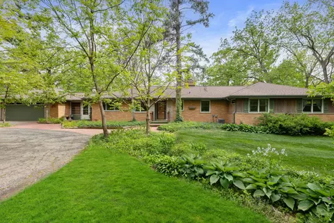 40 W437 Fair Oaks Dr, Saint Charles, IL 60175