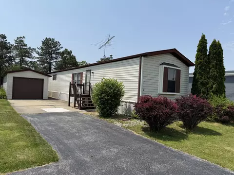 17 Cardinal Dr, Beecher, IL 60401