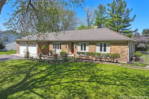 6308 Redbird Ln, Crystal Lake, IL 60012