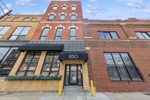 850 N Milwaukee Ave #203, Chicago, IL 60642