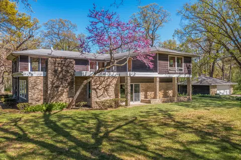 1 N341 Indian Knoll Rd, West Chicago, IL 60185