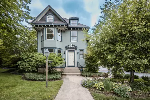 312 S 5th St, Geneva, IL 60134