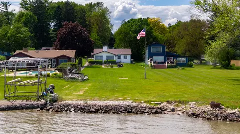 38225 N Bolton Pl, Antioch, IL 60002