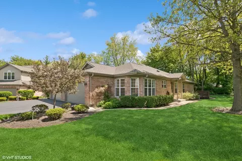 811 Rosebud Ct, Roselle, IL 60172