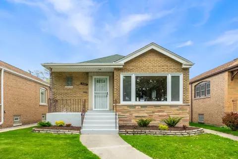 9037 S Paxton Ave, Chicago, IL 60617