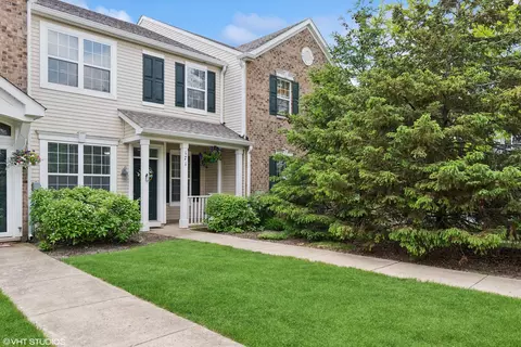 171 Springbrook Trl, Oswego, IL 60543