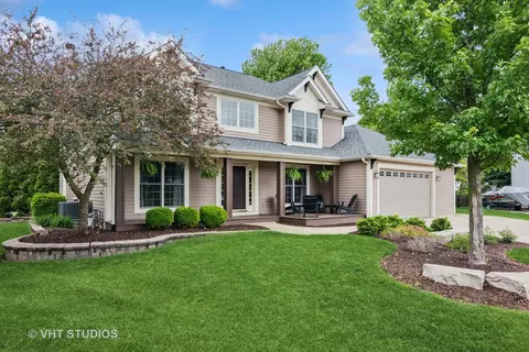 384 Edgewater Ct, Sugar Grove, IL 60554