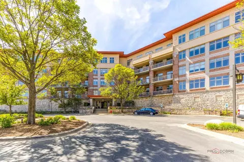 115 Prairie Park Dr #210, Wheeling, IL 60090