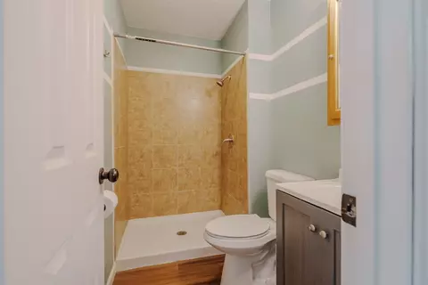 Bath - 220 Arlington Dr, Normal, IL 61761 photo 2 of 3