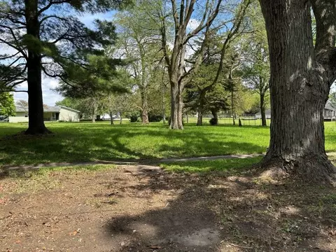 535 N 5th St, Sheldon, IL 60966