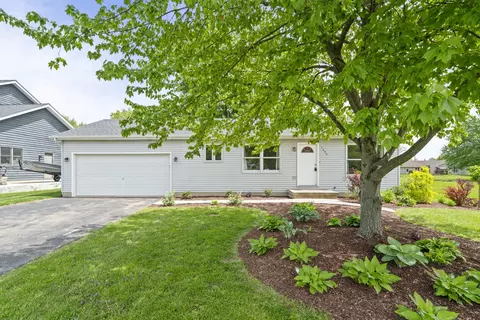 1496 Lois Ln, Lake Holiday, IL 60548