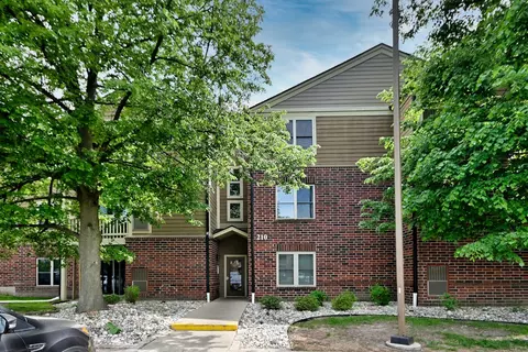 210 Glengarry Dr #212, Bloomingdale, IL 60108