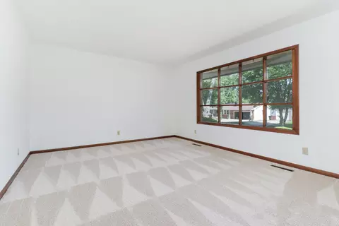 311 Hillside Ln, Bloomington, IL 61701 photo 4