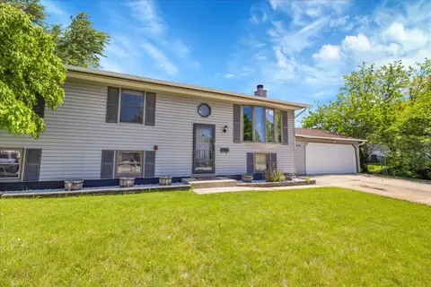 1264 N Kennedy Dr, Streamwood, IL 60107