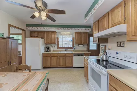 Kitchen - 1408 Evergreen St, Wheaton, IL 60187 photo 3 of 3