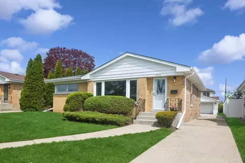 6956 Seward St, Niles, IL 60714