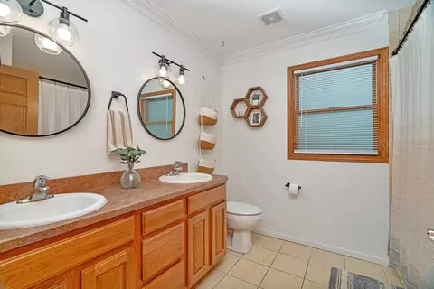 Bath - 817 W 3rd St, Braidwood, IL 60408 photo 1 of 2