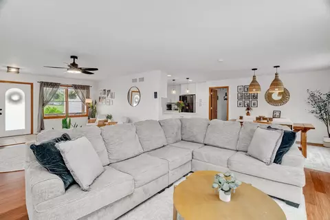 Living - 817 W 3rd St, Braidwood, IL 60408 photo 4 of 4