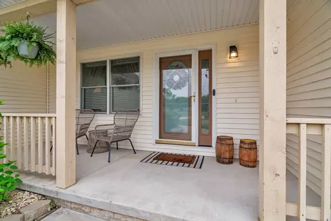 Exterior - 817 W 3rd St, Braidwood, IL 60408 photo 3 of 9