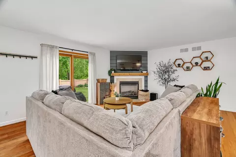 Living - 817 W 3rd St, Braidwood, IL 60408 photo 1 of 4