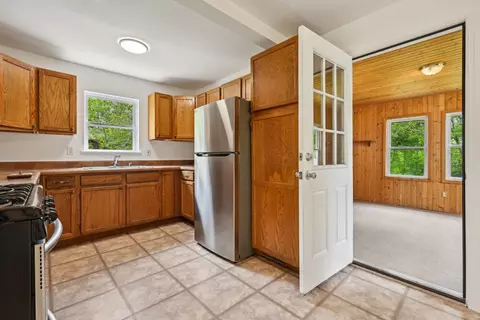 Kitchen - 28549 W High Rd, Ingleside, IL 60041 photo 3 of 4