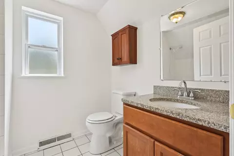 Bath - 28549 W High Rd, Ingleside, IL 60041 photo 2 of 3