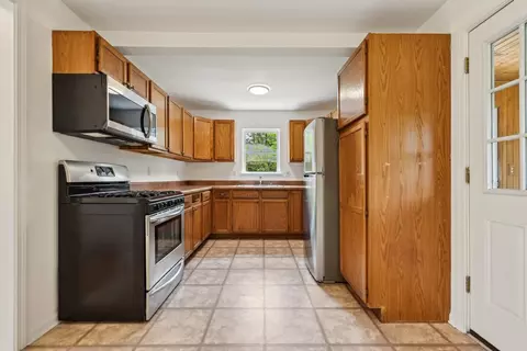 Kitchen - 28549 W High Rd, Ingleside, IL 60041 photo 2 of 4