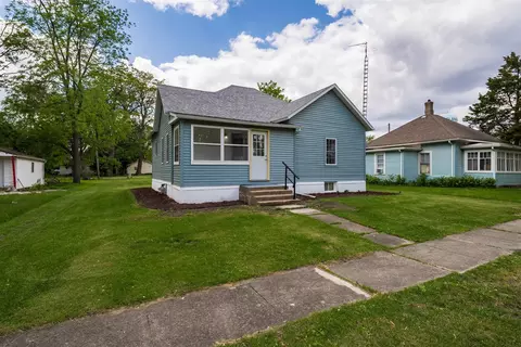303 S Main St, Flanagan, IL 61740
