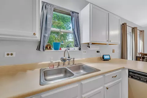 Kitchen - 1604 Heritage Pointe Ct, Plainfield, IL 60586 photo 2 of 3