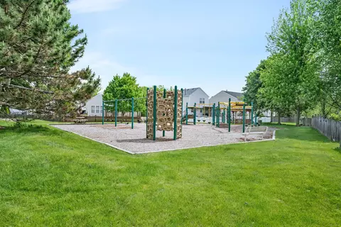 Exterior - 1604 Heritage Pointe Ct, Plainfield, IL 60586 photo 6 of 7