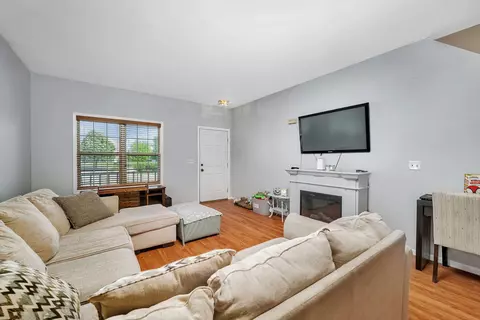 Living - 1604 Heritage Pointe Ct, Plainfield, IL 60586 photo 2 of 3