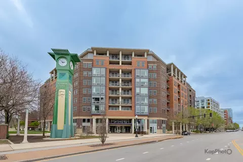 437 W Division St #505, Chicago, IL 60610
