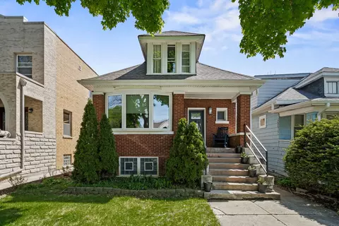 5009 W Waveland Ave, Chicago, IL 60641