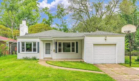 608 Hessel Blvd, Champaign, IL 61820