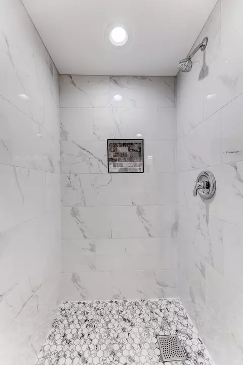 Bath - 6737 S Sangamon St, Chicago, IL 60621 photo 4 of 4