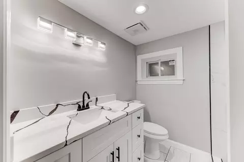 Bath - 6737 S Sangamon St, Chicago, IL 60621 photo 3 of 4