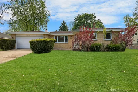 1903 Sprucewood Ln, Lindenhurst, IL 60046